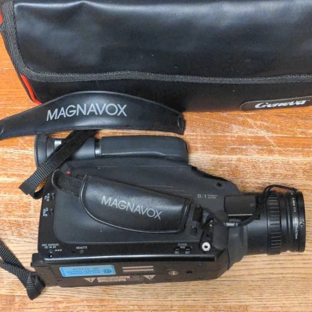 VTG 1993 Magnavox EasyCam CVN610 VHS-C Camcorder Video Camera Bag Manual Parts